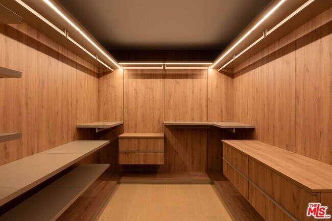 Building Photo - 2608 Zorada Dr