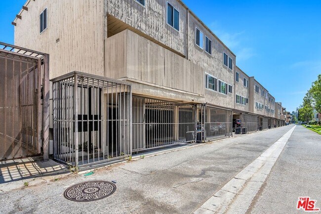 Building Photo - 8025 Redlands St