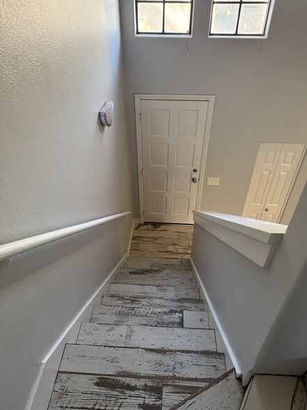 Building Photo - 1025 E Highland Ave