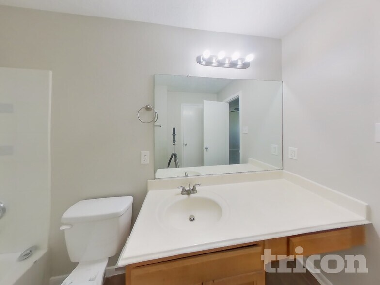 Building Photo - 21135 Wickton Ln