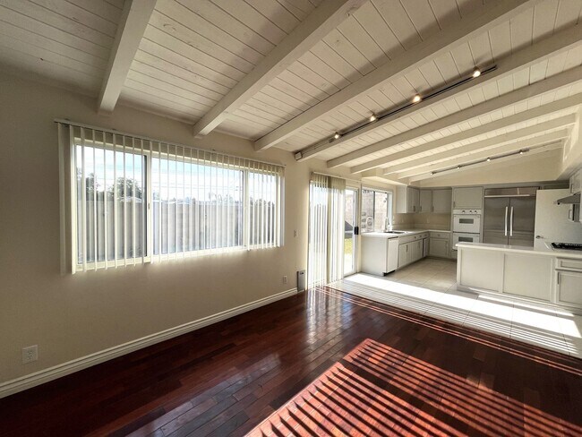 Building Photo - Wonderful Home! 3-Bedrooms, 2-Bath Plus Of...