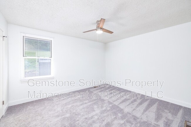 Building Photo - 344 Kingview Dr