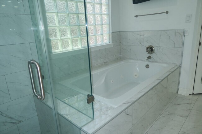 Building Photo - 12211 Summerland Ridge Ln