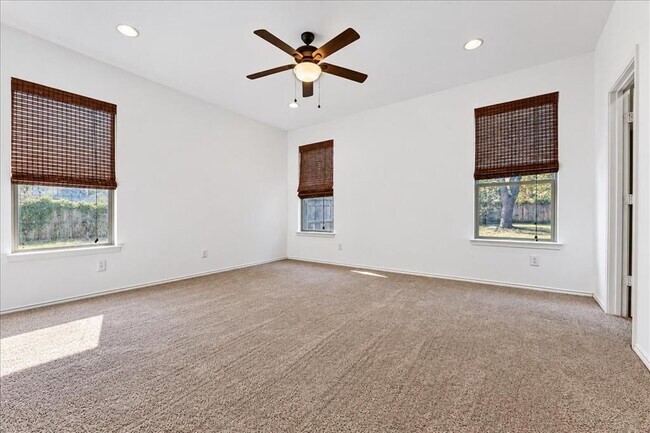 Building Photo - 1020 Clove Hitch Dr