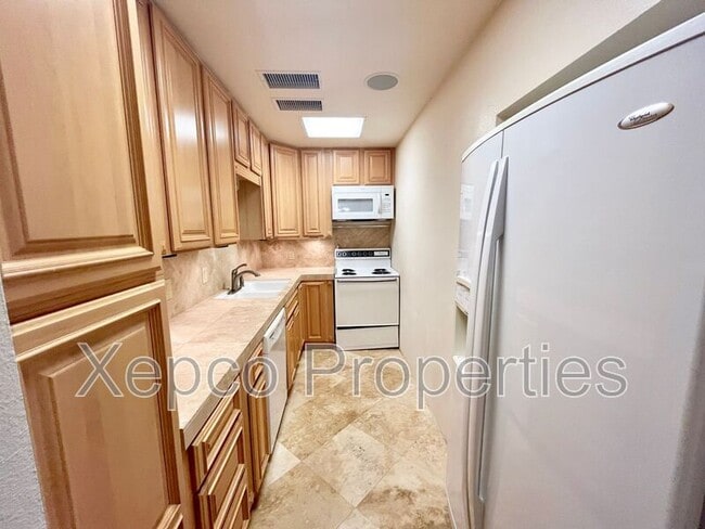 Building Photo - 420 N Villa Ct