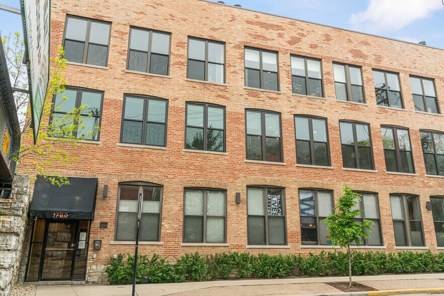 Building Photo - 1760 W Wrightwood Ave