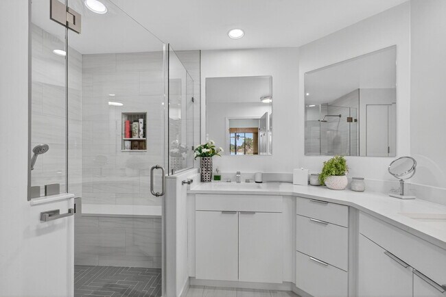 Building Photo - 773 Windermere Way