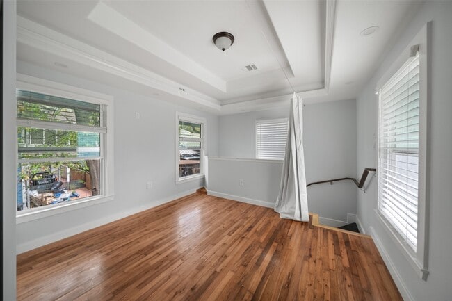 Building Photo - 303 Welch St