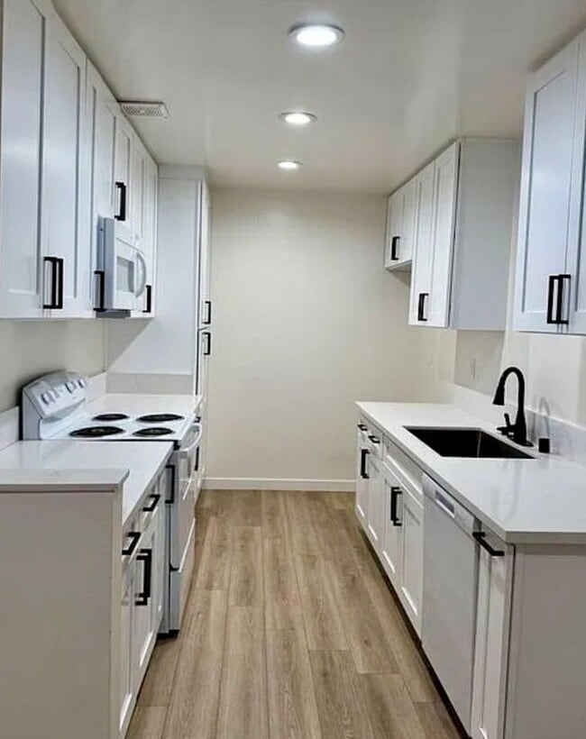 Building Photo - Remodeled 1 bedroom in Encino