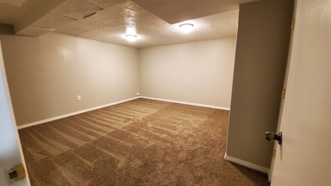 Building Photo - 2 room with private bath in a shared resid...