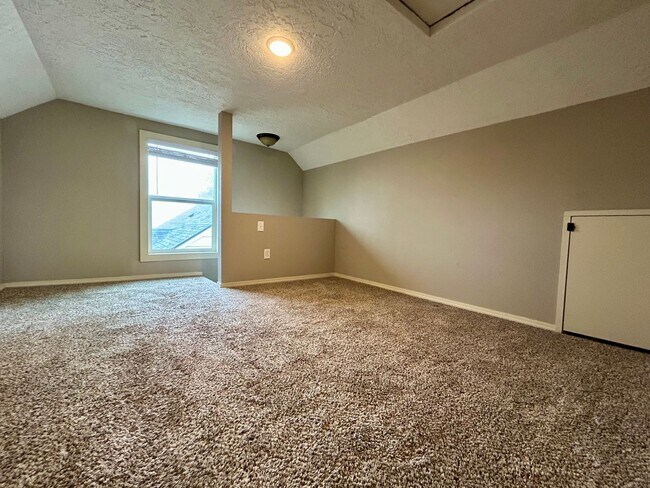 Building Photo - Charming 3-Bedroom Home in Prime Vancouver Location – Pet Friendly with Fenced Yard!