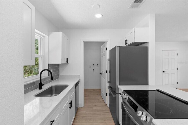 Building Photo - 2240 Conway Dr
