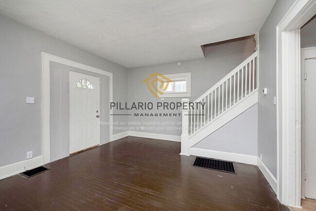 Building Photo - 615 N Gray St