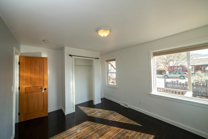 Building Photo - 330 Benton Ave