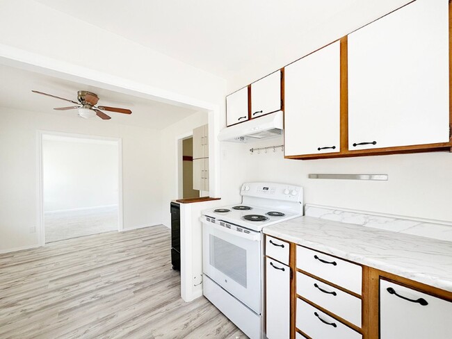 Building Photo - 4Bd/2Ba Seattle House