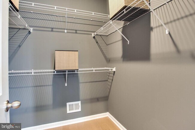 Building Photo - 2571 Hopton Ln