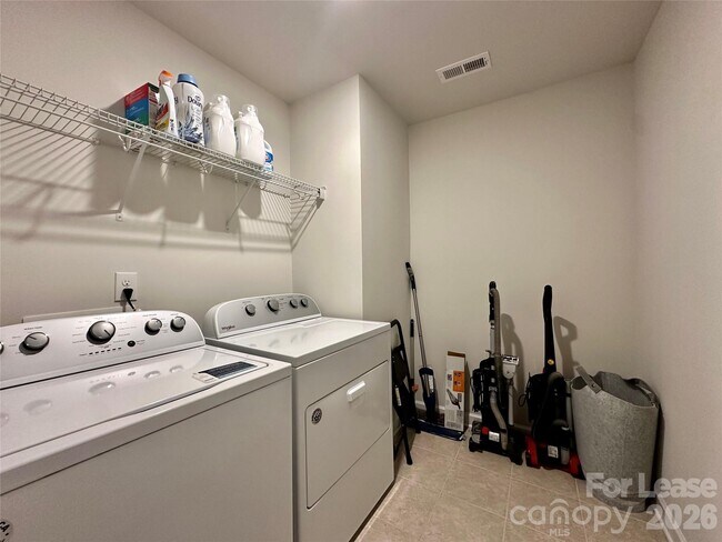 Building Photo - 6212 Hailstone Rd