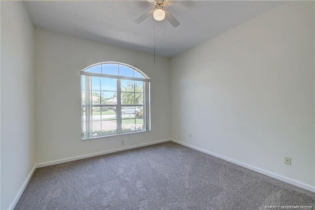 Building Photo - 4574 NW Red Maple Dr