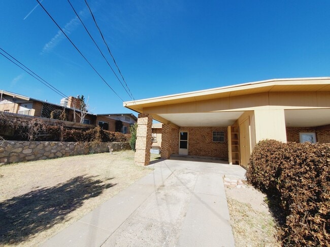 Building Photo - Great Duplex located at Manhattan Heights