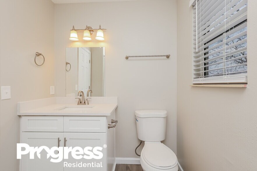 Building Photo - 1409 Woodchimes Ct