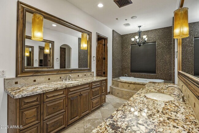 Building Photo - 9222 E Rimrock Dr