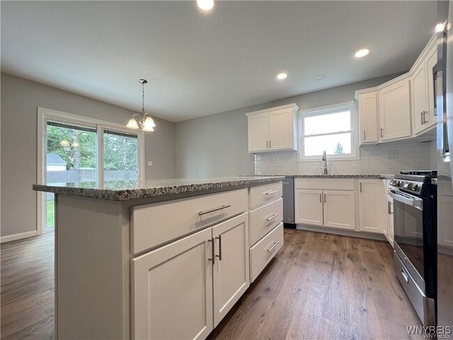 Building Photo - 1589 Center Rd