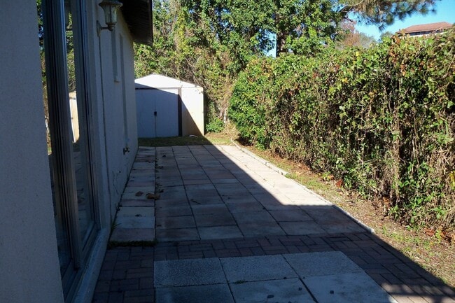 Building Photo - 2 Bedroom 2 full Bath home on cul-de-sac