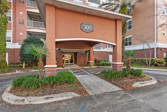 Building Photo - 2 Bedroom, 2 Bathroom Deerwood Place Condo...