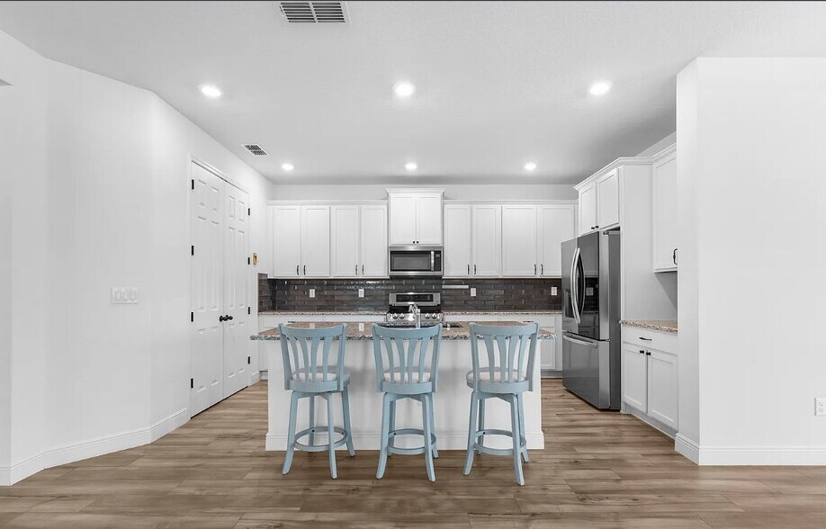 Building Photo - 7322 34th Ct E