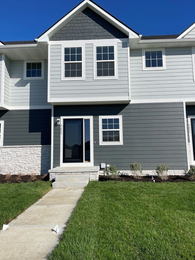 Building Photo - Townhome for Rent in Papillion