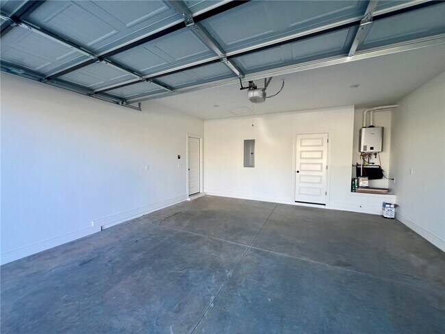 Building Photo - 3006 S 14th Pl