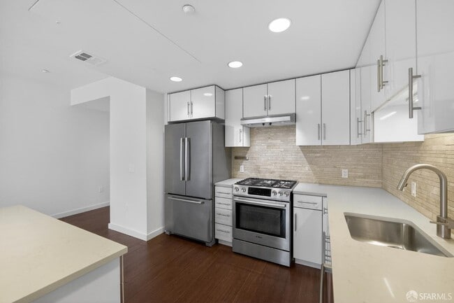 Building Photo - 570 Innes Ave