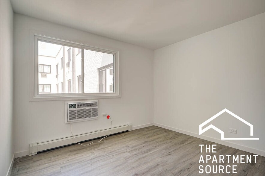 Building Photo - 7521 N Sheridan Rd