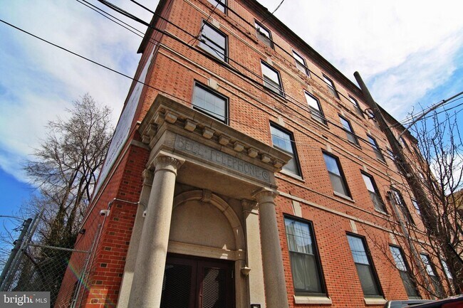 Building Photo - 1637 Poplar St