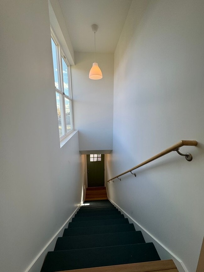 Building Photo - Charming 1-Bedroom, 1-Bath Rental with Expansive Garage