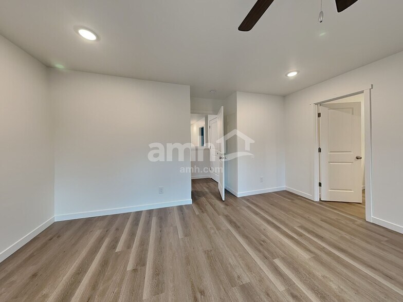 Building Photo - 5109 Turnstone St SE