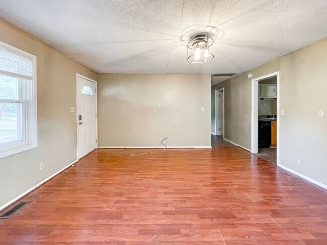 Building Photo - Dishwasher Included