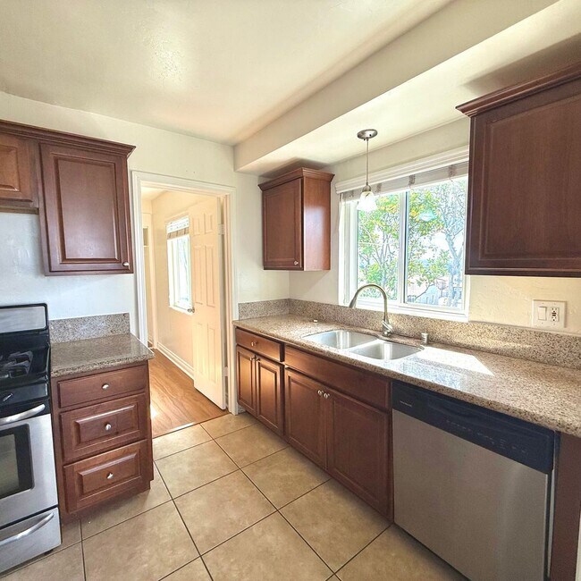 Building Photo - Remodeled Paradise Hills Home With Spectacular Views