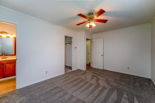 Building Photo - 493 Kings Creek Rd