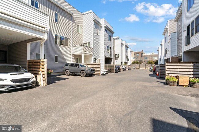 Building Photo - 2663 Amber St