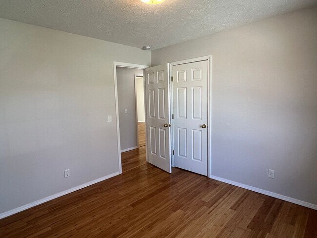 Building Photo - 3 Bed / 2 Bath in the Heart of Nixa