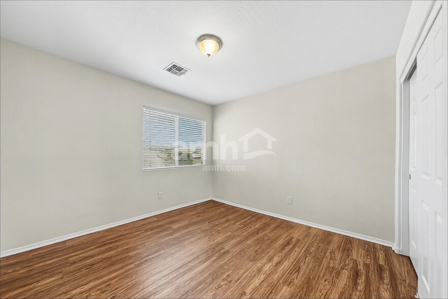 Building Photo - 11353 W Buchanan St