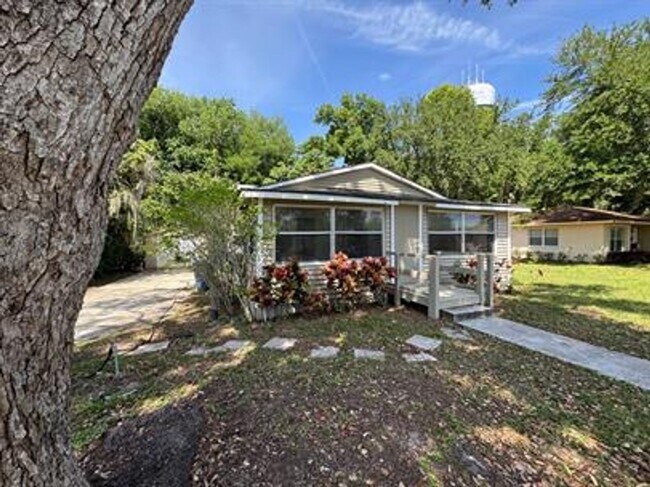 Building Photo - 311 N Bloxham Ave