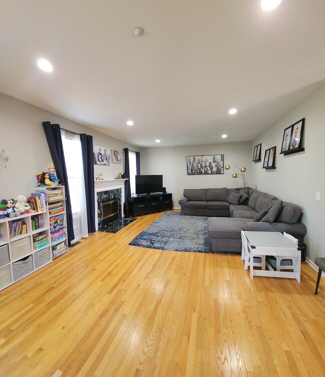 Building Photo - 2724 Spenser Ct