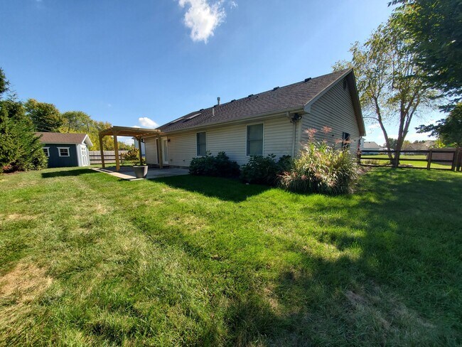 Building Photo - 3-bedroom 2 Full Bath Ranch Home