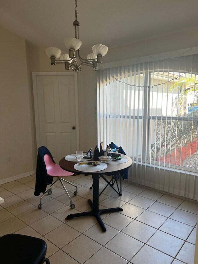 Building Photo - Deltona Lakes