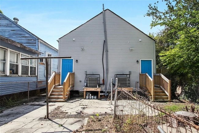 Building Photo - 2117 Marais St