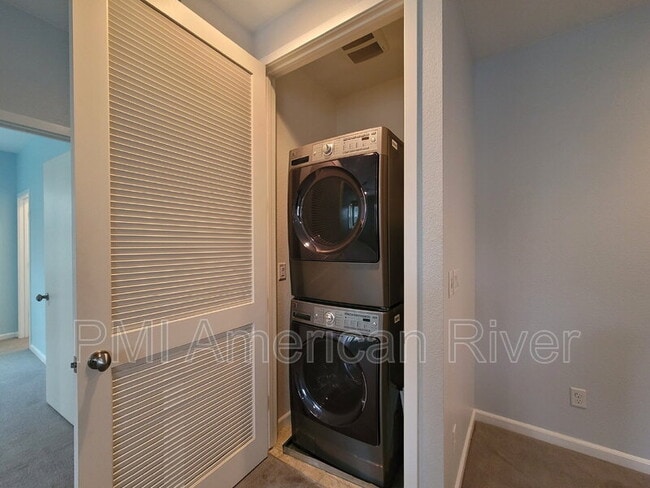 Building Photo - 828 Cadmium Ct