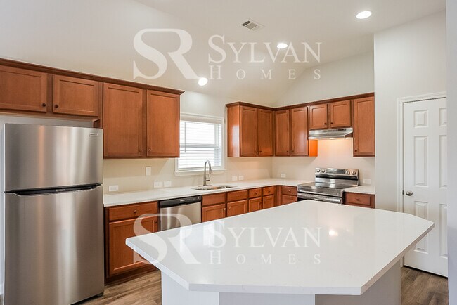 Building Photo - Enjoy living the good life in this 3 bedroom, 2 bathroom home