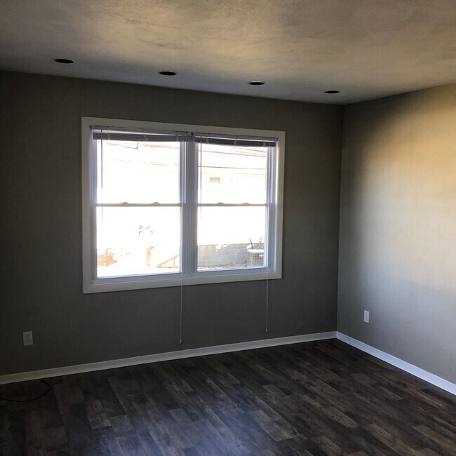 Building Photo - Westport 3106-3108